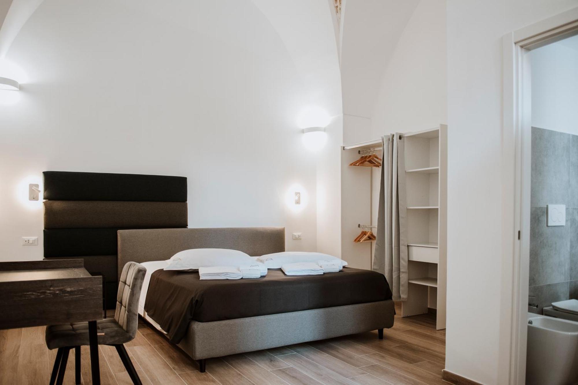 Bed and Breakfast Signuria Dimora Esclusiva Лечче Экстерьер фото